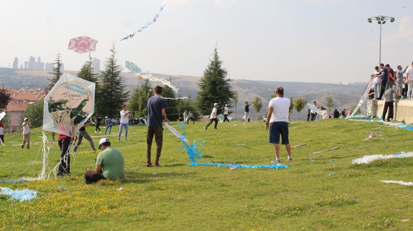 Ülkü Ocakları'ndan Gölbaşı’nda uçurtma şenliği