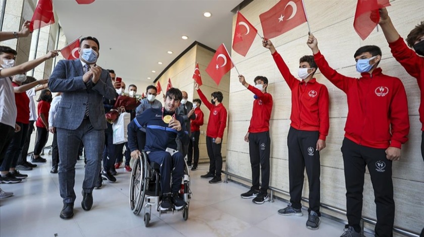 Para milli sporcular Tokyo 2020'yi rekor sayıda madalyayla tamamladı