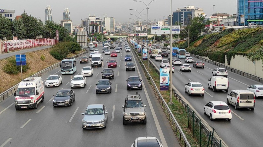 İstanbul'da sabah saatlerinde trafik yoğunluğu yaşanıyor