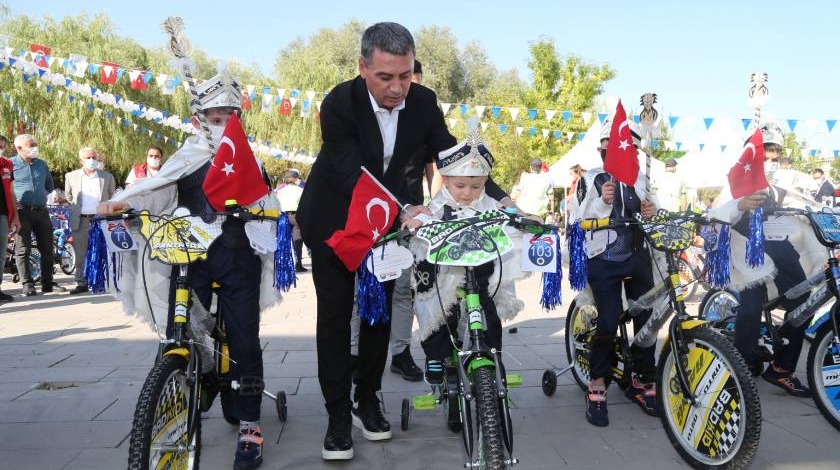 Gölbaşı Belediyesi eğlence dolu sünnet şölenine imza attı