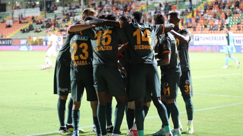 Alanyaspor, Kasımpaşa'ya 2 attı