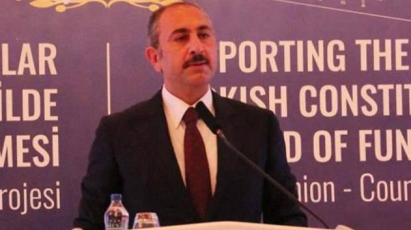 Bakan Gül: AYM kararlarına uyulması hukukun emredici hükmüdür