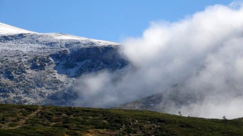 Uludağ'a mevsimin ilk karı düştü