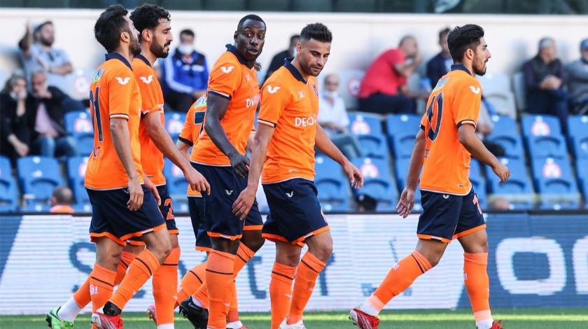 Okaka hat-trick yaptı Başakşehir kazandı