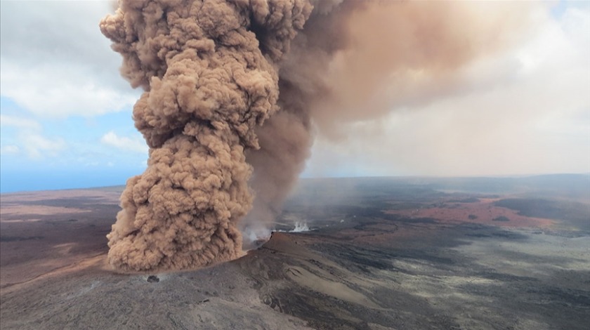 Hawaii'deki Kilauea Yanardağı faaliyete geçti