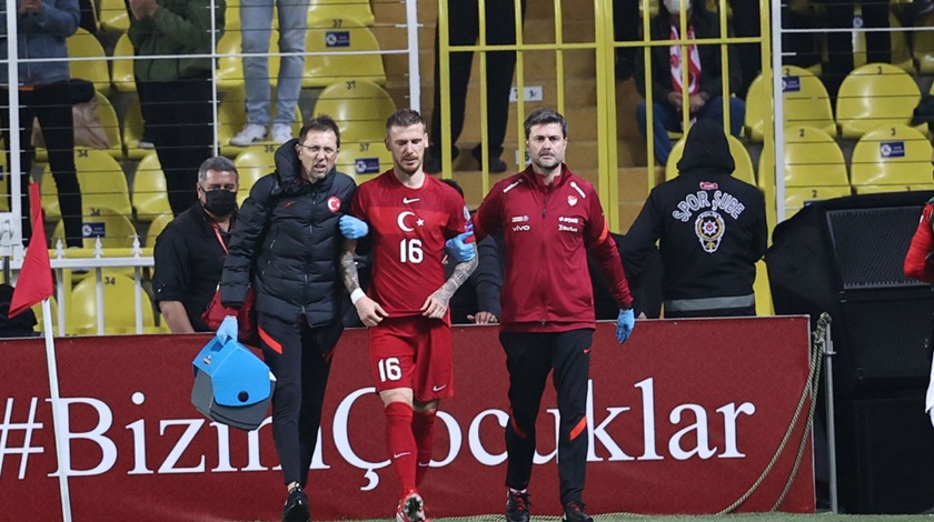 A Milli Futbol Takımı'nda iki oyuncu aday kadrodan çıkarıldı