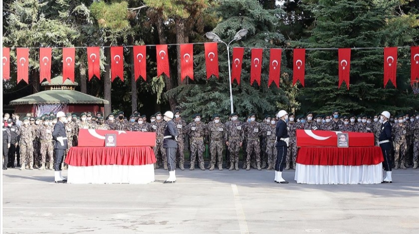 Fırat Kalkanı Harekatı şehitleri için Gaziantep'te tören düzenlendi