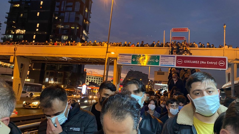 İstanbul'da metrobüs çilesi!