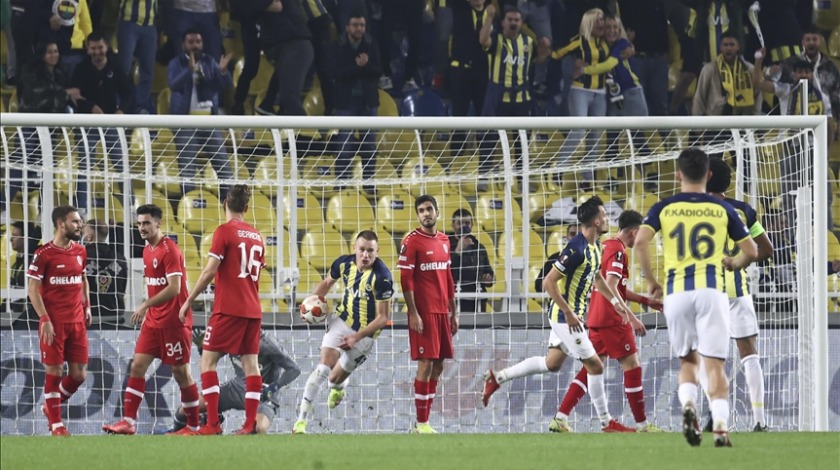 Fenerbahçe Royal Antwerp ile yenişemedi