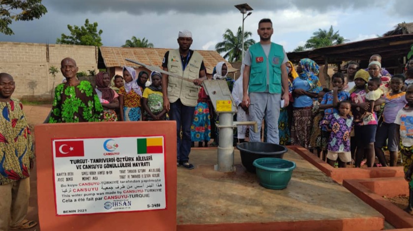 Cansuyu Derneği Benin’de yardım organizasyonu düzenledi