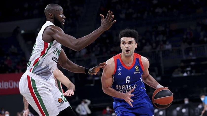 Anadolu Efes siftahı yaptı: 71-68