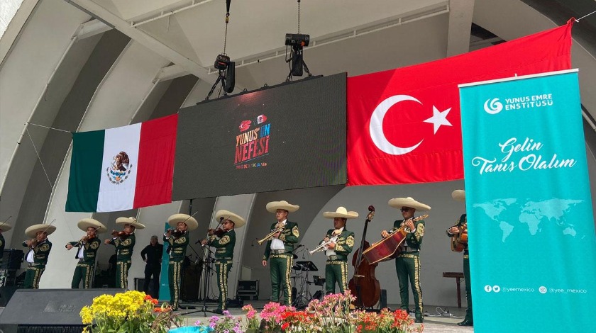 Meksikalı müzikseverler Türkçe konserde bir araya geldi