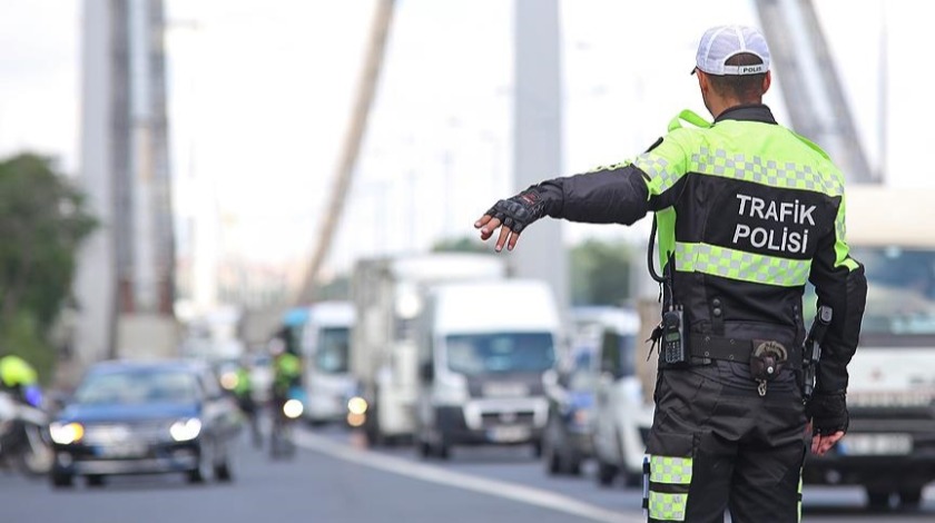 Ülke genelinde 15 bin 584 sürücüye 'aşırı hız' cezası kesildi