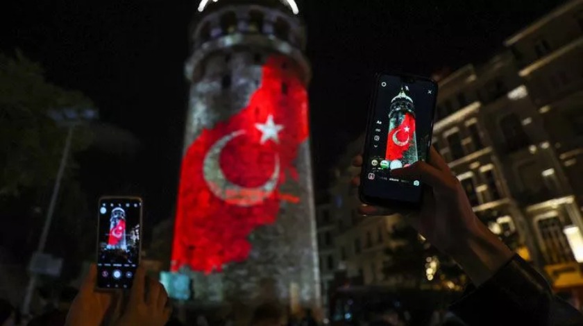 Galata Kulesi'nde video mapping gösterisi yapıldı