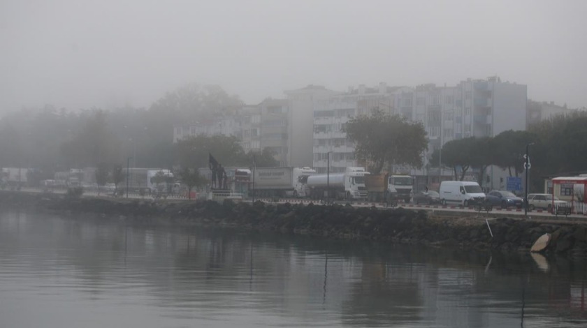 Çanakkale Boğazı'nda deniz ulaşımına sis engeli