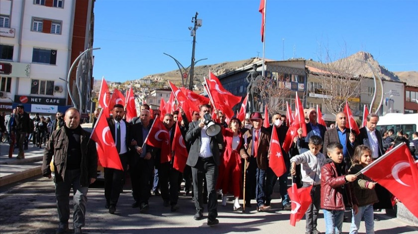 Hakkarili şehit ailelerinden İP'li Türkkan'a tepki yürüyüşü