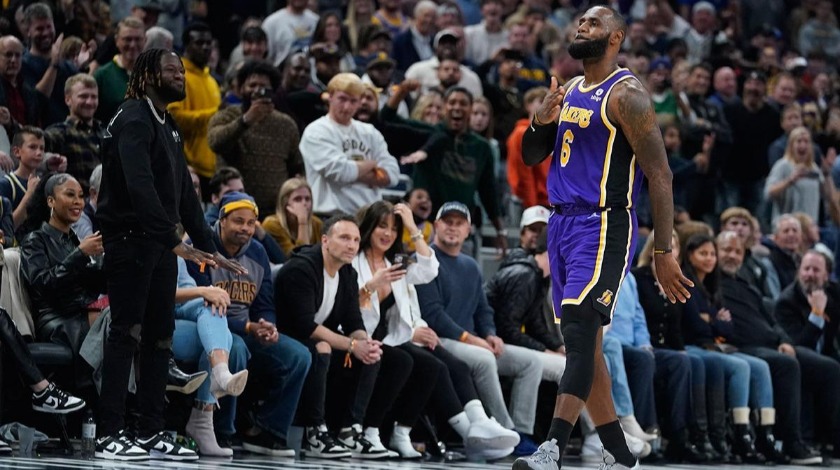 LeBron James iki seyirciyi salondan kovdurdu