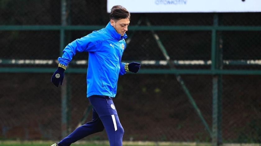 Fenerbahçe'de Mesut Özil'den iyi haber