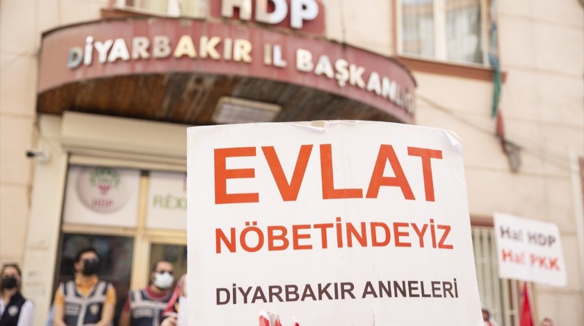 Anneler evlat nöbetini bırakmayacak