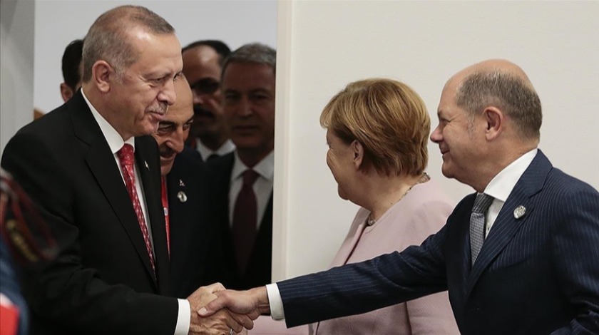 Erdoğan, Scholz’u tebrik etti