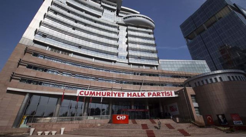 CHP'de iki başkana uyarı cezası