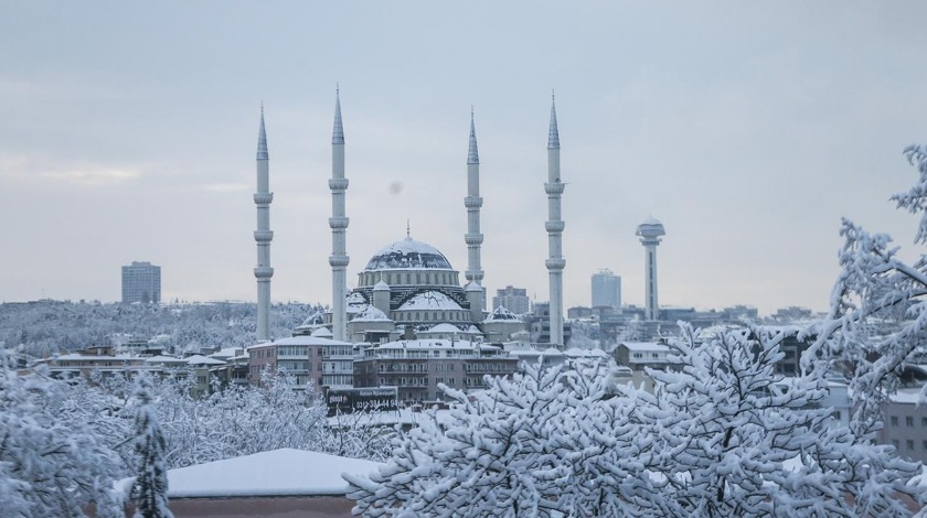 Sıcaklık düşüyor, İstanbul ve Ankara'ya kar geliyor