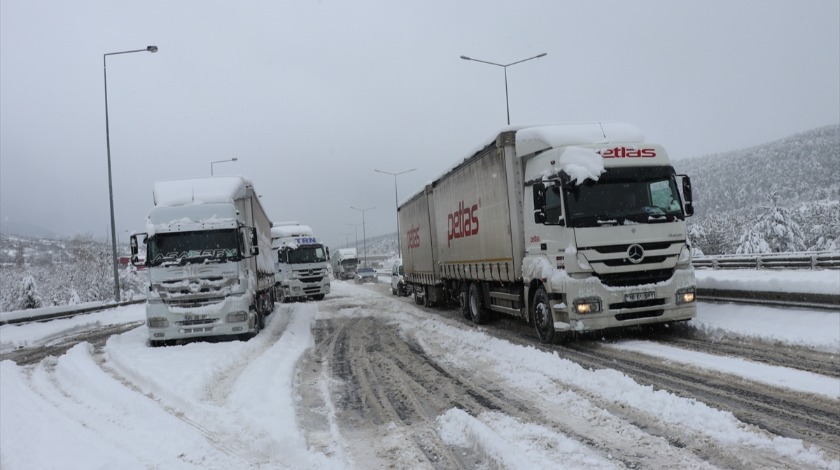 Anadolu Otoyolu'nun İstanbul yönü trafiğe kapandı