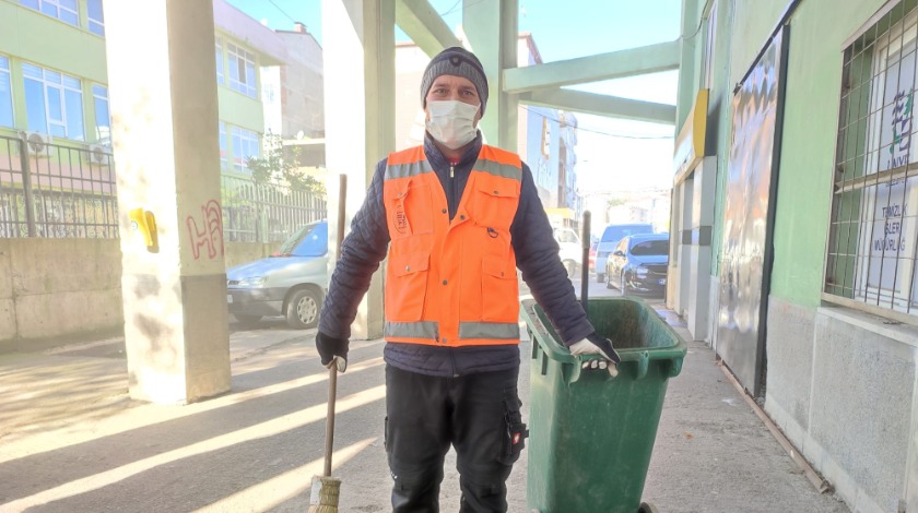 Çöpe atacaktı, poşetin ağırlığından şüphelenince...