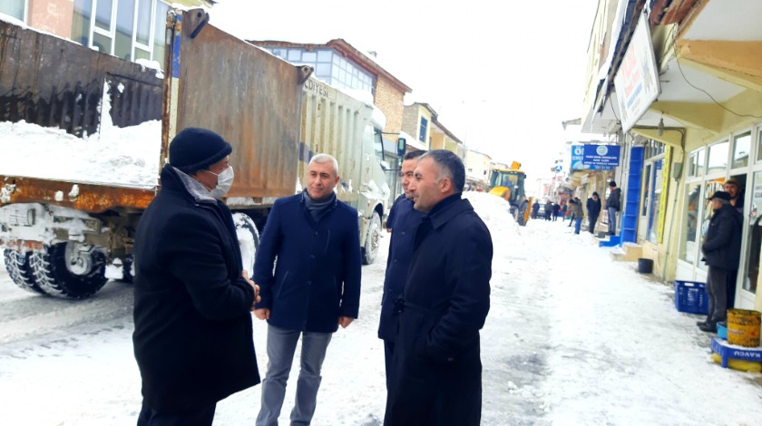 Sarız'da karla mücadele yoğun bir şekilde sürüyor