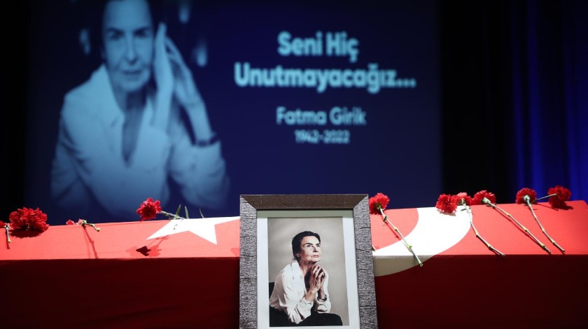 Usta sanatçı Fatma Girik'e İstanbul'da törenle veda edildi