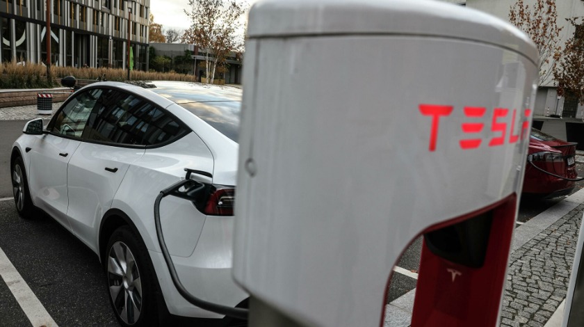 Tesla İzmir'de süper şarj istasyonu kuracak