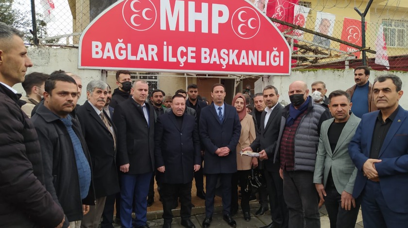 Diyarbakır Bağlar'da MHP yeni hizmet binası açıldı