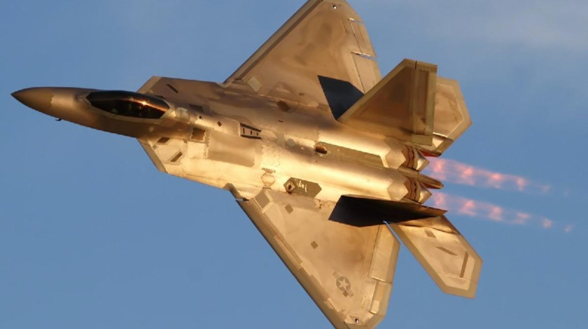 BAE için düğmeye basıldı! ''F-22 filosu göndereceğiz''