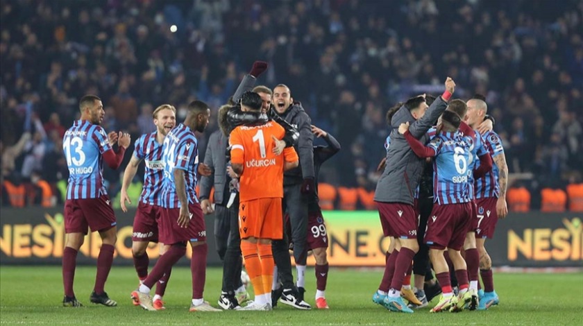 Trabzonspor rekor puanla şampiyonluk peşinde