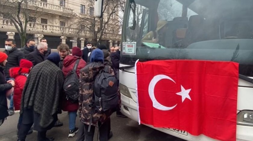 Ukrayna'daki Türk vatandaşları Moldova'dan İstanbul'a doğru yola çıktı