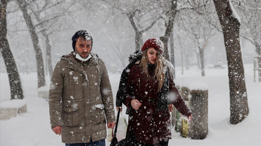 İstanbul'da kar yağışı aralıklarla devam ediyor