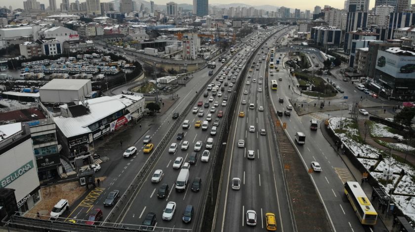 İstanbul'da kar geride kaldı, trafik yüzde 60'ı buldu