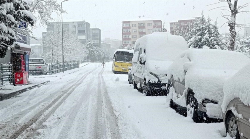 İstanbul'da kar yağışı etkisini sürdürüyor