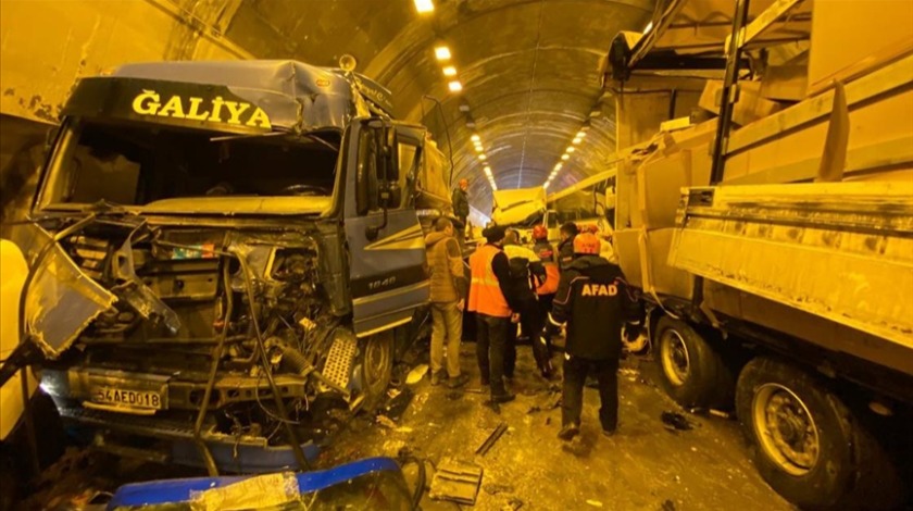 Yaralılar var! Bolu Dağı Tüneli'nde zincirleme trafik kazası