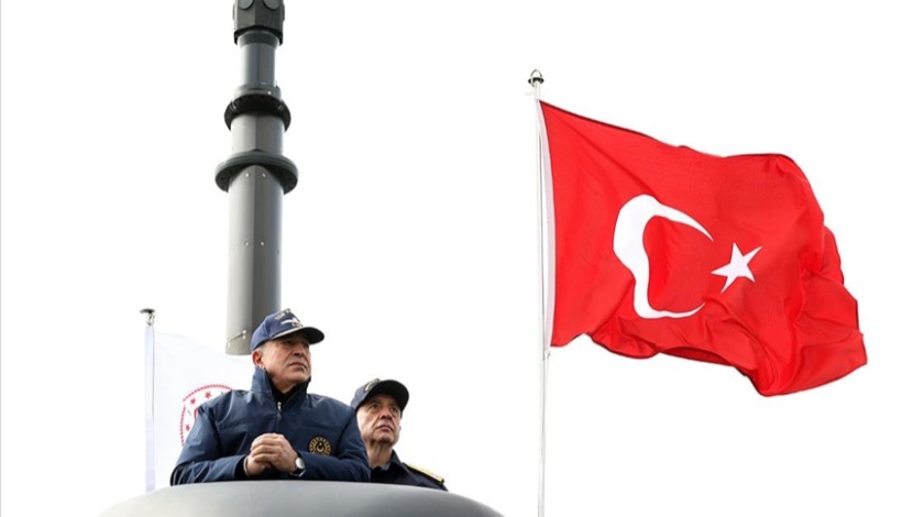 İlk atış Bakan Akar'dan: Milli torpido ile tam isabet