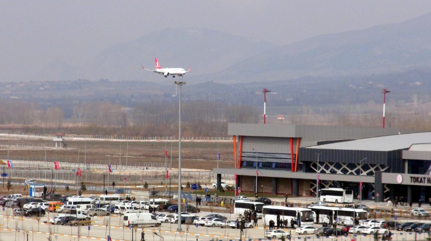 Tokat'ın yeni havalimanına ilk yolcu uçağı indi