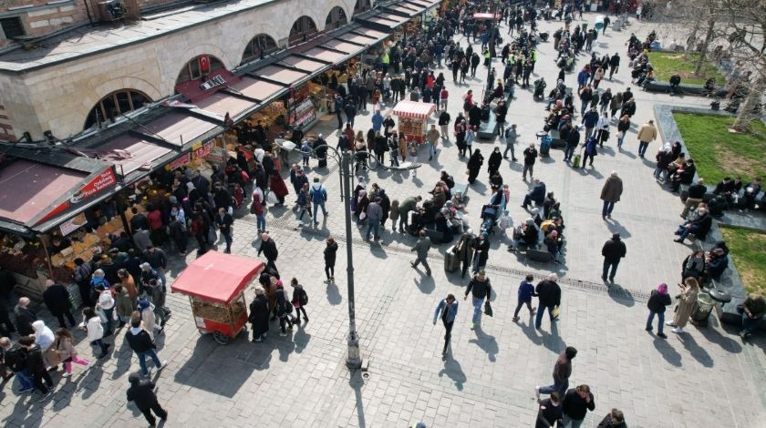 Havadan böyle görüntülendi! Eminönü'nde Ramazan yoğunluğu