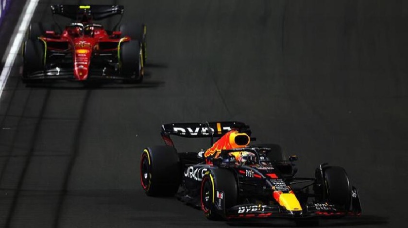 Suudi Arabistan'da kazanan Verstappen