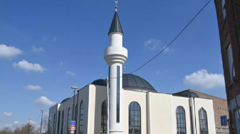 Fransa'da İslam düşmanlığı sürüyor! İki cami daha kapatıldı