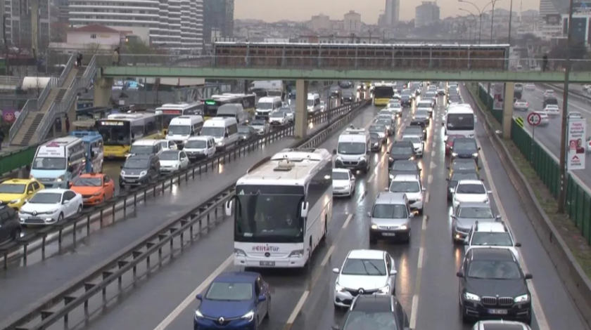 İstanbul'da trafik yoğunluğu yaşanıyor