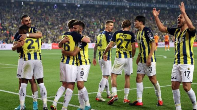 Sarı Lacivertlilerden taraftarına yılın hediyesi! Süper Lig'de dev derbi Fenerbahçe'nin...