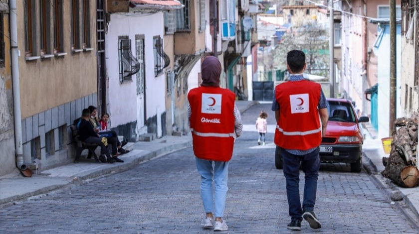 Türk Kızılay, 75 bin gönüllüsüyle ihtiyaç sahiplerine ulaşıyor