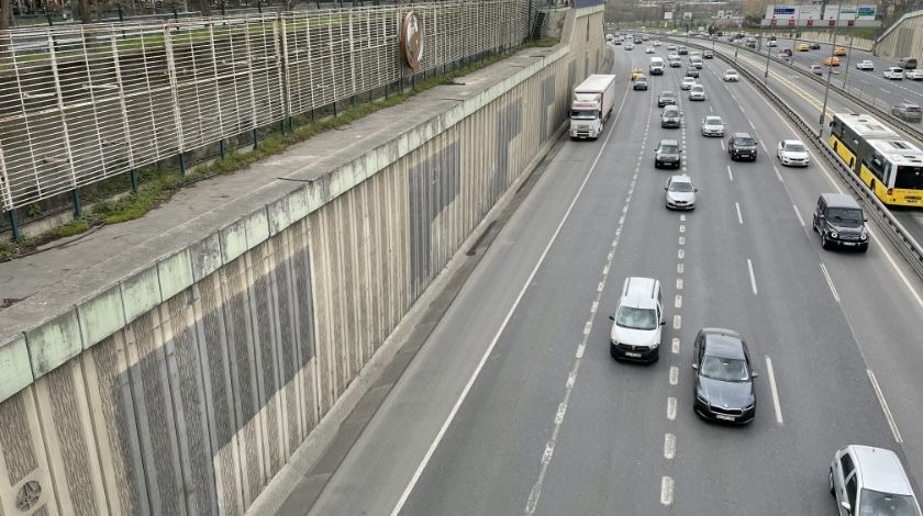 İBB dikey bahçeleri söktü yerine "gri duvarlar" bıraktı