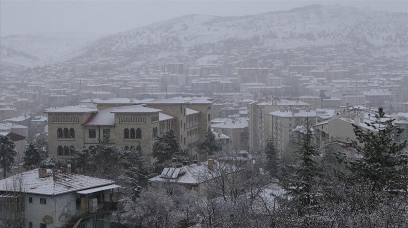 Nisan ayında yağan kar birçok ilde etkili oluyor