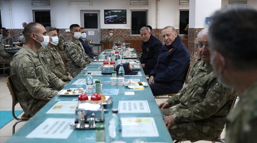 Cumhurbaşkanı Erdoğan'dan Mehmetçiğe iftar sürprizi